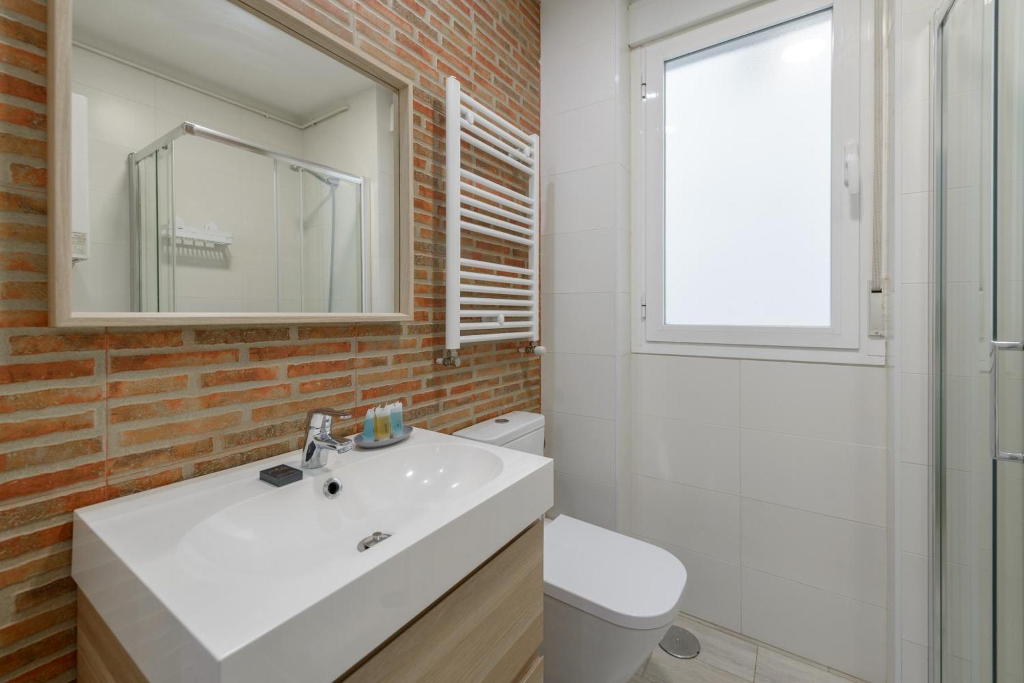 Avila Calle, Precioso Estudio En Santiago Bernabeu-Estrecho En Segundo Piso Sin Ascensor Apartment Madrid Exterior photo